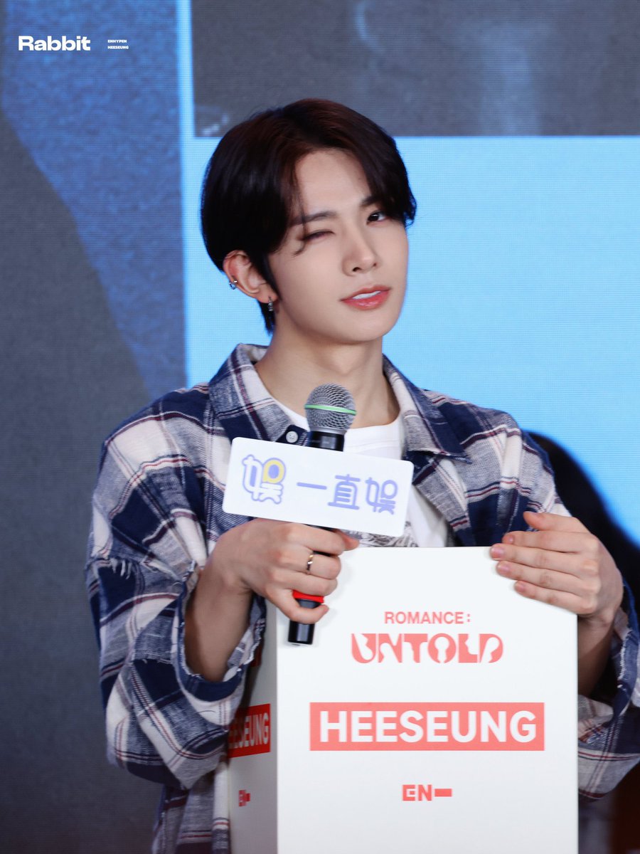 ソヌはブルーブラックで、ヒスンはレッドブラック…？？？