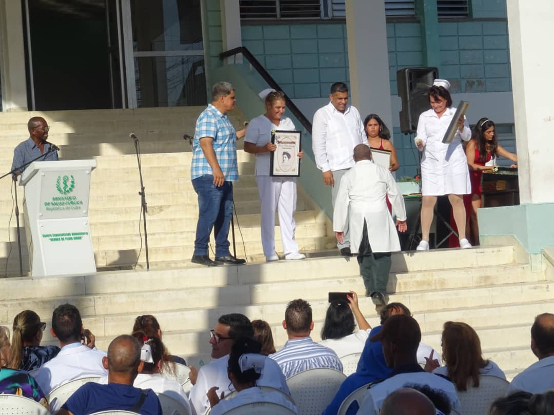❤️🇨🇺Referente d la innovación organizacional el Centro Especializado Ambulatorio d #Cienfuegos ha mostrado eficacia en las gestiones sanitarias durante sus 15 años d creado. Fue una institución cuyas misiones respaldó #Fidel
Felicidades al colectivo y sus fundadores!!!!!🥳