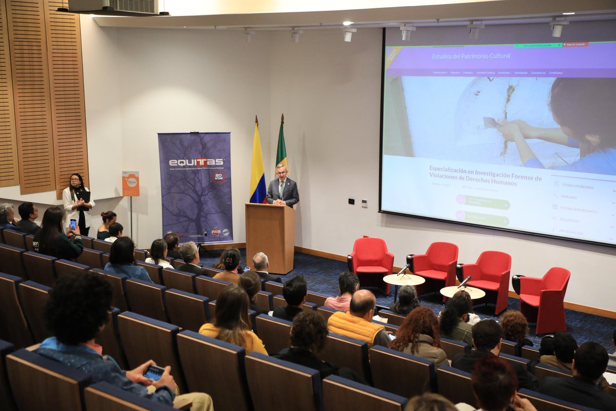 "Este programa es un eslabón encaminado a la creación de un espacio donde resulte posible analizar, reflexionar y proponer soluciones efectivas a las problemáticas que afectan a las víctimas de violaciones de derechos humanos en nuestra nación", señaló <a href="/HernandoParraN/">Hernando Parra Nieto</a>, rector de