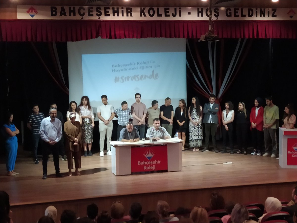 2024-2025 eğitim ve öğretim yılı sene başı 5 ve 6.sınıf veli toplantımızı velilerimizin  yoğun katılımıyla gerçekleştirdik.
<a href="/bahcesehir_k12/">Bahçeşehir Koleji</a> 
<a href="/AtlihanMumtaz/">Mümtaz ATLIHAN</a> 
<a href="/ismailK08300410/">İsmail Karaman</a> 
<a href="/DadayMikail/">Mikail Daday</a> 
@dagozlem 
<a href="/ozgeeasln/">Özge ASLAN</a> 
<a href="/Savas_BOYAR/">Savaş BOYAR</a>