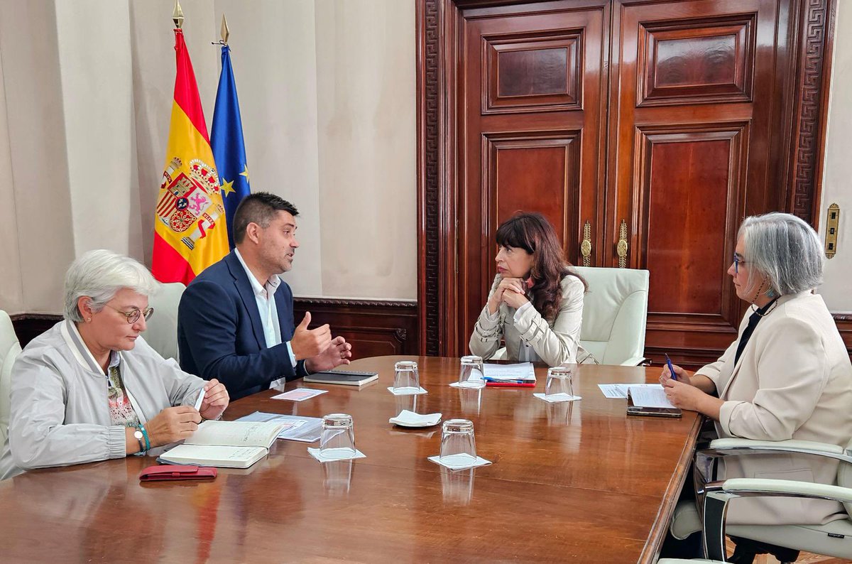 🗣️Nuestro presidente, <a href="/DavidAganzo/">David Aganzo</a>, acompañado por María José López, codirectora de la Asesoría Jurídica, ha mantenido una reunión de trabajo con <a href="/_anaredondo_/">Ana Redondo</a>, ministra de Igualdad. La presencia permanente de partidos de la Liga F en el boleto de La Quiniela y la modificación