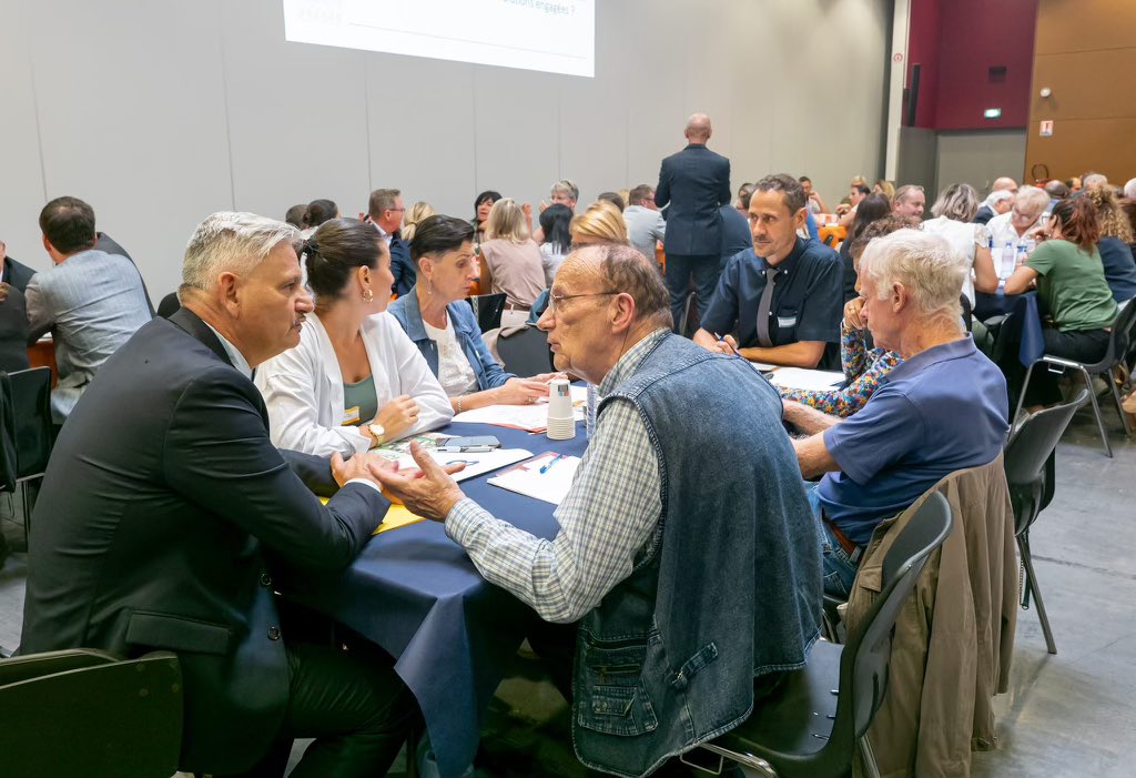 Richard Laganier (@rlaganier) on Twitter photo Heureux de participer à la rencontre école/entreprise à <a href="/foiredechalons/">Foire de Châlons</a> aux côtés du recteur de <a href="/acreims/">Académie de Reims</a>. Un temps partenarial fort entre acteurs de l'éducation et monde de l'entreprise pour innover ensemble afin de faciliter l’insertion professionnelle de nos jeunes Heureux de participer à la rencontre école/entreprise à <a href="/foiredechalons/">Foire de Châlons</a> aux côtés du recteur de <a href="/acreims/">Académie de Reims</a>. Un temps partenarial fort entre acteurs de l'éducation et monde de l'entreprise pour innover ensemble afin de faciliter l’insertion professionnelle de nos jeunes