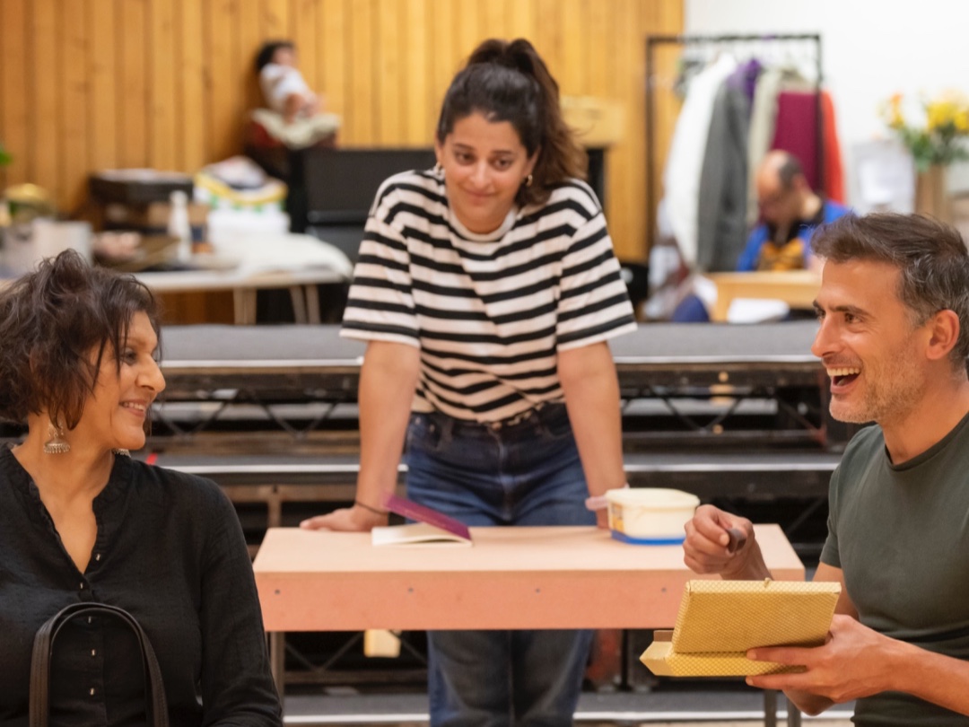 NationalTheatre's tweet photo. Rehearsals for #ATupperwareOfAshes are officially underway ๐
#MeeraSyal is Queenie in this vivid and heart-breaking family drama about life, immigration and the Indian spiritual cycle of death and rebirth.
Playing in the #DorfmanTheatre from 25 September.
๐ธ Johan Persson https://t.co/zV567nEevV