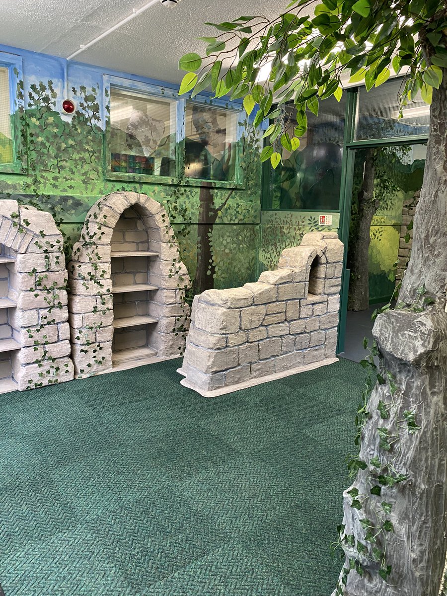 HallamFieldsJS's tweet image. Can’t wait for the children to see our new library area tomorrow. Really magical space so far and more to come when it’s all finished … #welovereading #readingforpleasure @WOWEducationLtd