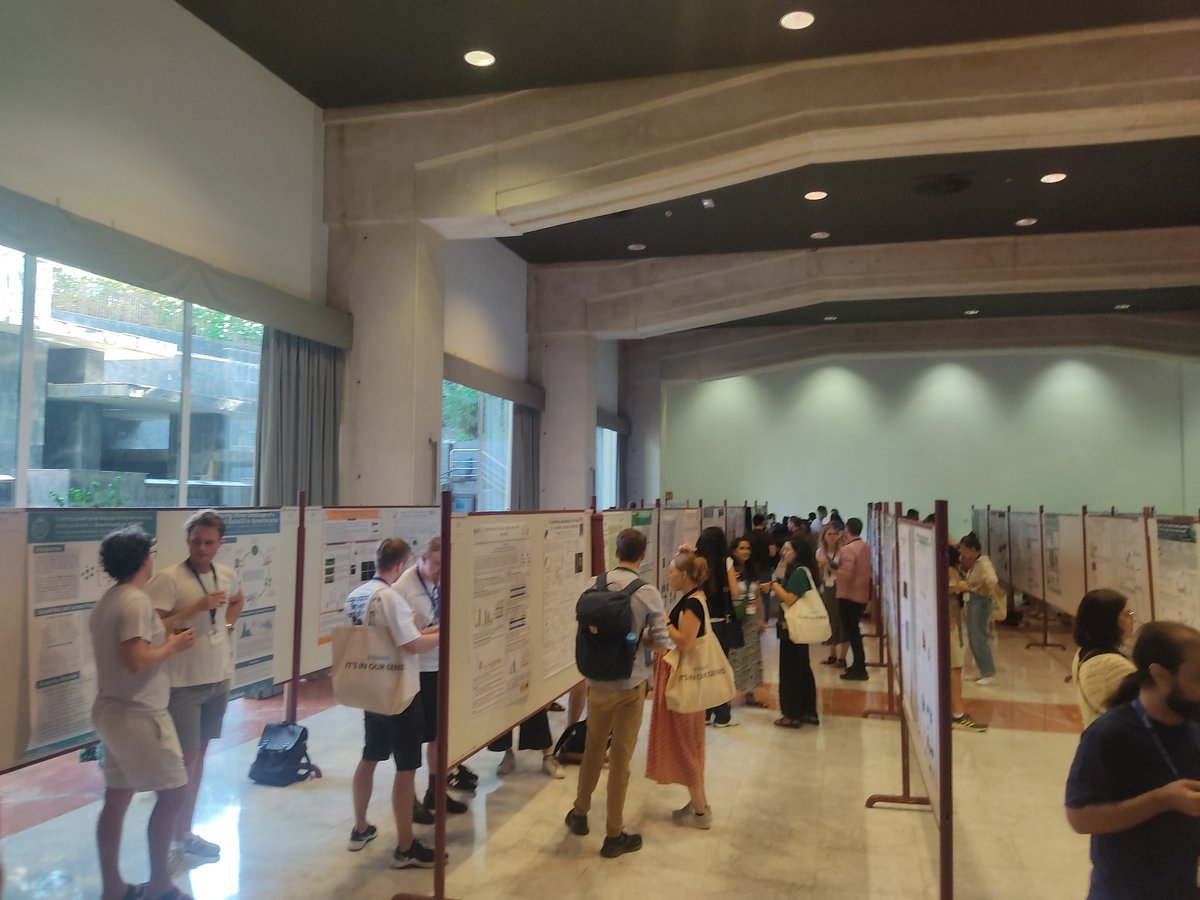 ewbc2024's tweet image. Posters session with drinks. Great to see soo many people discussing them!! Thanks to @AMI_SMIJournal for sponsoring it!!
