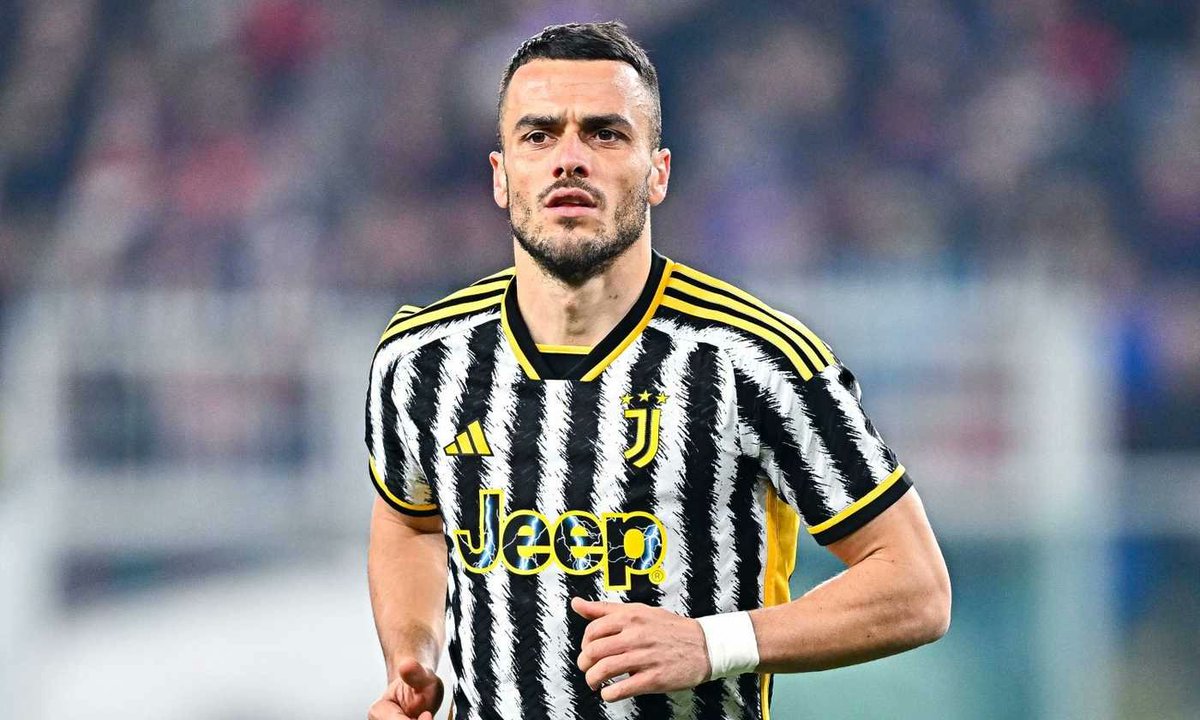 J_ZebraPassion's tweet photo. 🇷🇸‼️ La dirigenza della #Juventus, insieme a #ThiagoMotta, ha ribadito quest'oggi a #Kostic che non fa parte del progetto. La #Juve ha già dato il via libera alla sua cessione al #Galatasaray, Kostic sta valutando
#Calciomercato https://t.co/CXndYTPa7C