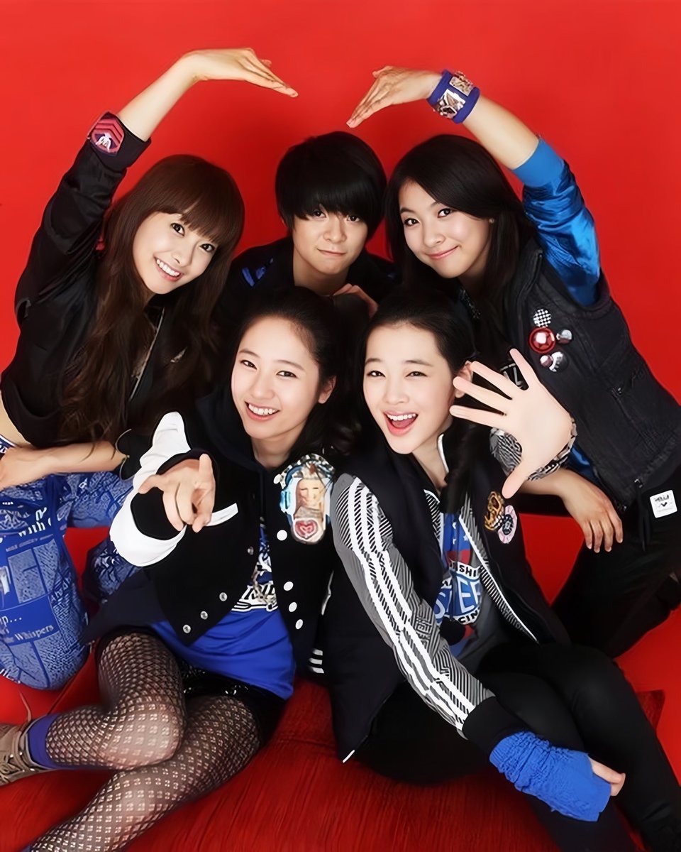 ambroliu's tweet photo. Happy 15th anniversary f(💜)

#15yearswithfx https://t.co/ngg863Z98q