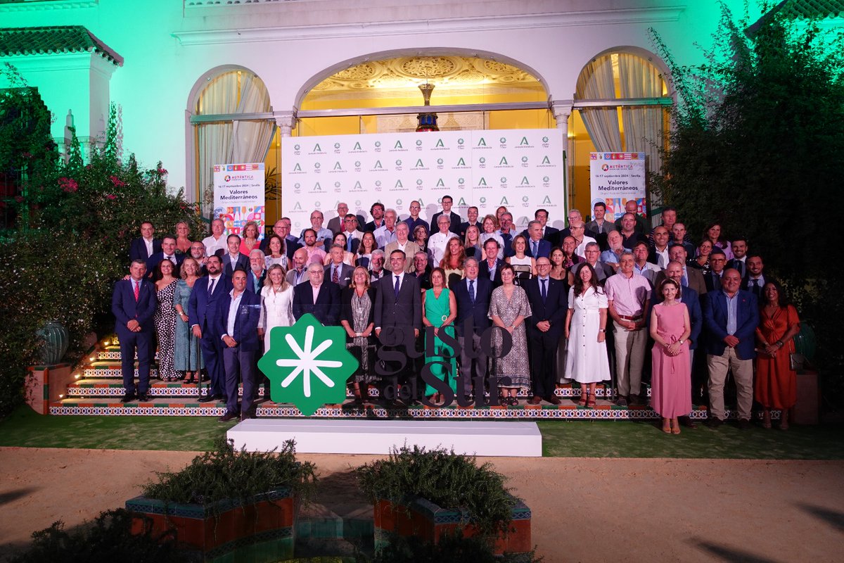 Foto de familia, primer aniversario <a href="/gustodelsurand/">Gusto del Sur</a>