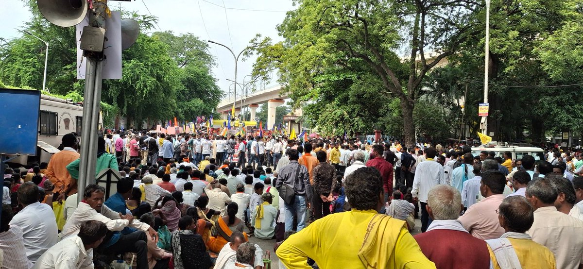 #जनआक्रोश_महामोर्चा #नागपुर  
आज नागभूमी नागपूर में युवा एवं बेरोजगारों का महाराष्ट्र सरकार के विरोध में तूफानी आक्रोश मोर्चा रेकॉर्ड ब्रेक सफल रहा.....
<a href="/WamanCMeshram/">Waman Meshram</a>
<a href="/vilas1818/">Dr.Vilas Kharat</a> <a href="/DrLaxman_Yadav/">Dr. Laxman Yadav</a>
<a href="/nitinmeshram_/">Nitin Meshram</a> <a href="/NationalDastak/">National Dastak</a>

#भारतीय_युवा_मोर्चा 
#भारतीय_बेरोजगार_मोर्चा