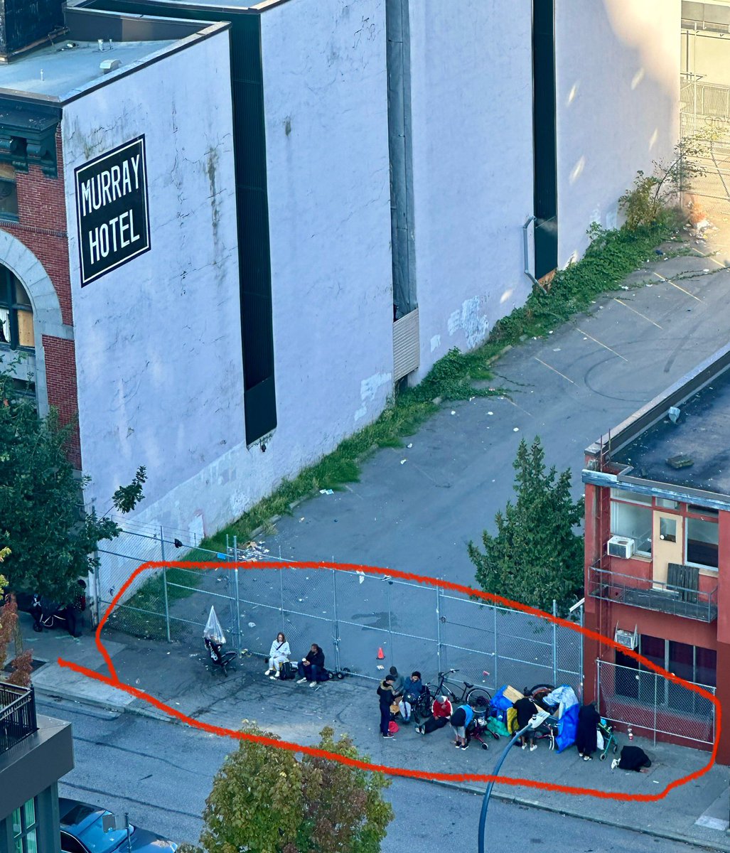 The shit show we wake up to‼️ NDP are funding consumption sites at taxpayers’ expense meanwhile drug addicts camp on our sidewalks because drug dealers have taken over the Murray managed by <a href="/atiraproperty/">APMI</a>   Constant chaos in the neighbourhood - day &amp; night.   #vanpol  #bcpoli