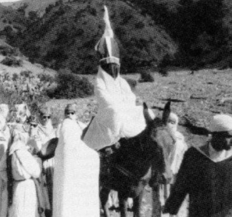 LeRifOfficial's tweet image. Dans la tradition rifaine 🇲🇦, la mariée cache entièrement son visage.
🎞️ Mariages Rifains, années 1950