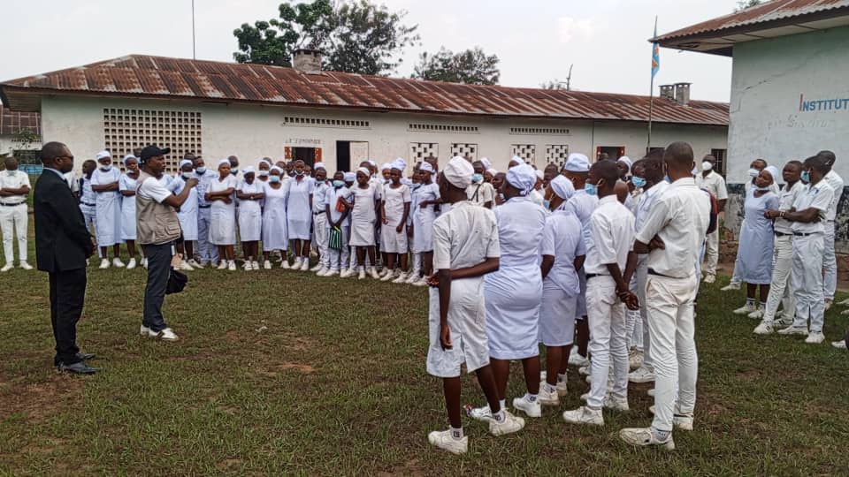 Les membres du comité local du territoire de Demba ont eu à sensibilisé 124 élèves dont 81 filles de l'Institut technique médical de Demba sur le #droit à l'éducation reconnu à tout #enfant 
Objectif est d'encourager la jeune fille à l'éducation
<a href="/refedef/">Refedef</a> <a href="/VlfCongo/">Voix et Leadership des Femmes Renouvelé - RDC</a>  <a href="/CarterCenter/">The Carter Center</a>