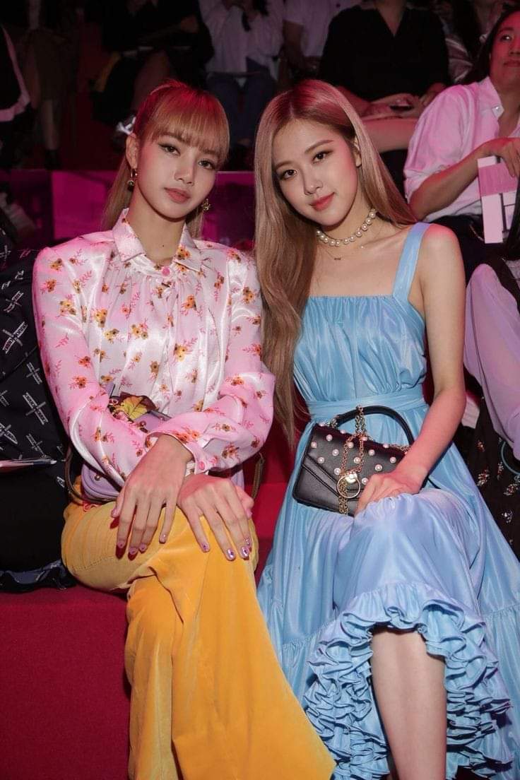 CoyotegirlsBKK's tweet photo. Two Beautiful girls 

🔥🔥Blinks ~ 𝑷𝒂𝒓𝒌 𝑪𝒉𝒂𝒆𝒚𝒐𝒏𝒈 ❤️ 
#𝑷𝒂𝒓𝒌𝑪𝒉𝒂𝒆𝒚𝒐𝒏𝒈 #ParkChaeyong #flexchallenge #Rose #Rosé #Jennie #Lisa #Jisoo #Roséblackpink #BlackPink #Blink #박채영 #로제 https://t.co/u19jdvvK8V