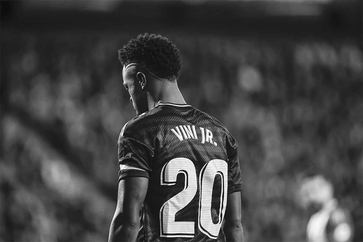 🧵HILO SOBRE EL RACISMO A VINICIUS JUNIOR 🧵

📝Recordatorio de todos los insultos y todo lo que ha sufrido Vinicius Jr desde que llegó a Madrid.

❤️Dadle apoyo y difundir que lleva mucho curro.