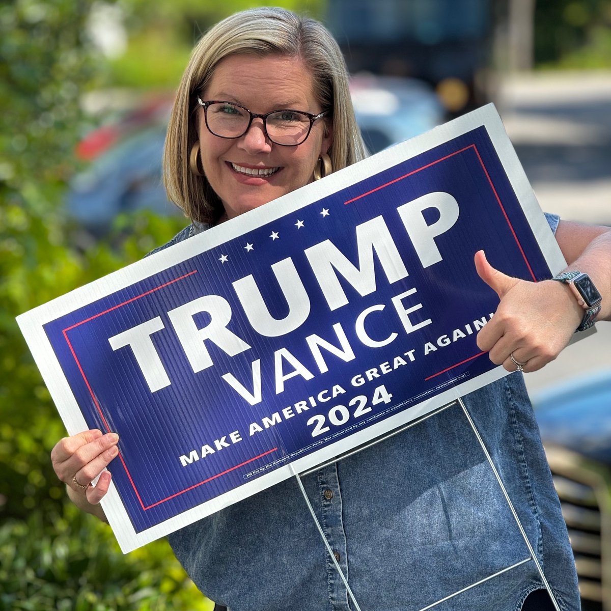 ALGOP's tweet photo. 🏡🇺🇸 Trump yard signs are IN! Show your support with a Trump sign from the Alabama Republican Party. Pick yours up at HQ, 3505 Lorna Road, Hoover, AL 35216, Monday through Friday during normal business hours. Suggested donation: $5. Let’s paint Alabama red! #MAGA #Trump2024 https://t.co/LQkQijTBKW