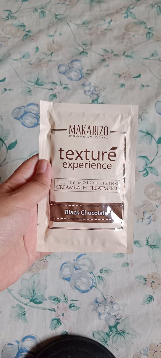 Jenojennle's tweet photo. Mokarizo gak abis-abis terobosannya!!
Masak ngeluarin produk haircare tapi serasa mandi coklat ginii 🍫🍫🍫
Kalian pasti penasaran kan? Cek thread ku sampai habis deh..
#racuninproduk #mokarizo #review #shampoo #conditioner #creambath https://t.co/xYRNZPQoUE
