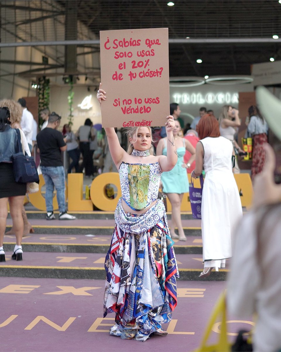 En GoTrendier, promovemos la sostenibilidad en la moda y la economía circular🍃. Recientemente, en Medellín, mostramos cómo la ropa puede ser una carga, pero también una oportunidad cuando se vende en nuestra app. 
💡Creemos en dar una segunda vida a cada prenda.💡