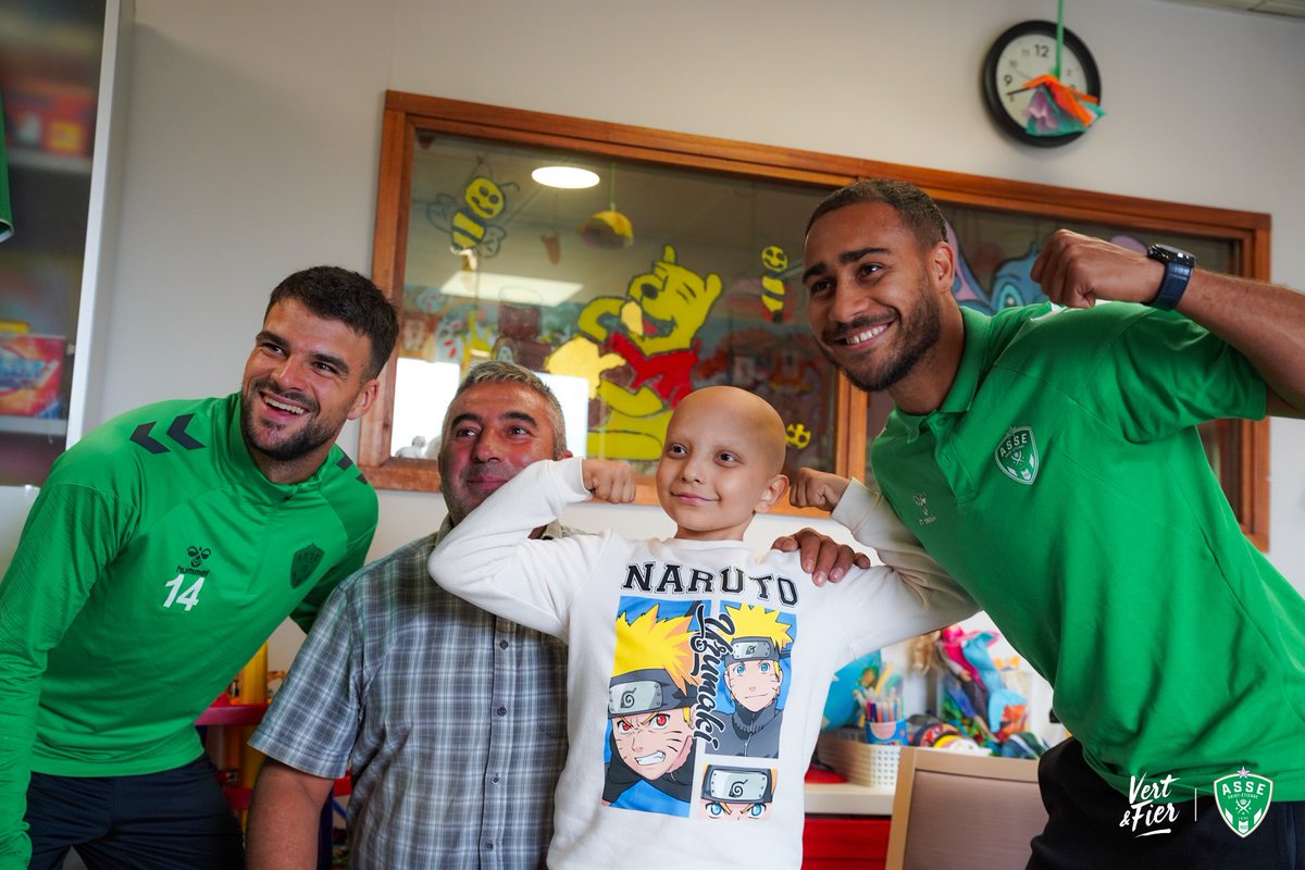 ASSECoeurVert's tweet image. 💚 Rires, jeux et moments de partage ont illuminé l'après-midi des enfants du MPR Pédiatrique du @ChuSaintEtienne, grâce à la visite de Louis Mouton et Yvann Maçon 🥰