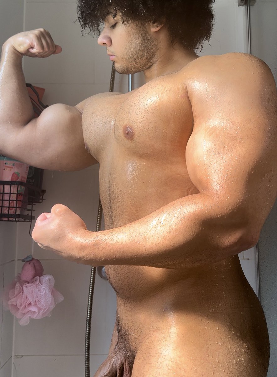 buff_weeb's tweet photo. Retweet if you like what you see
Made a appointment today to get a tailored suit so they can get my measurements https://t.co/i4vPFFZJJU