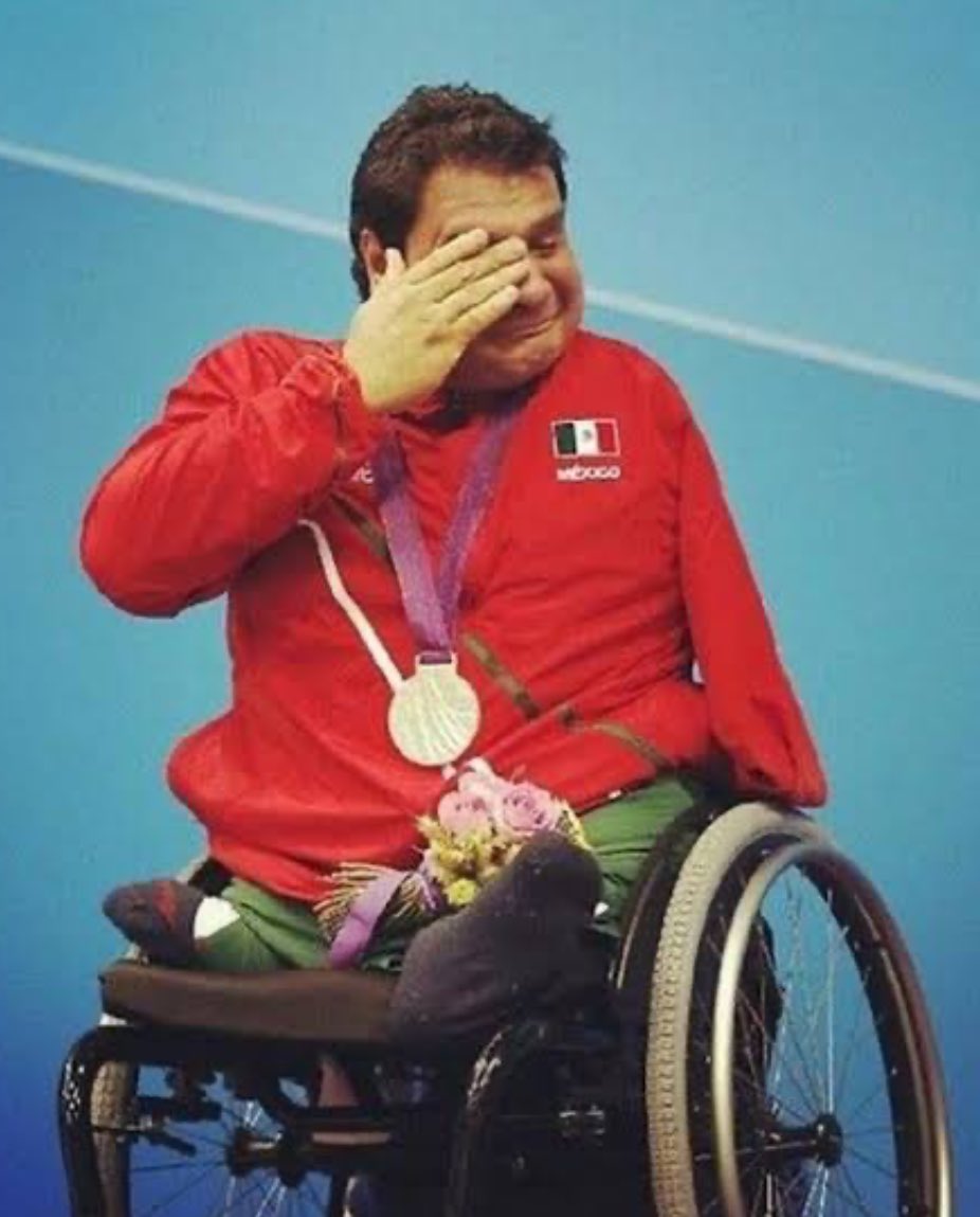 🇲🇽🥇🇲🇽🥇🇲🇽🥇🇲🇽
¡Oro para el legendario Arnulfo Castorena! ¡Oro mexicano!
Por séptima ocasión el tapatío subirá a un podio paralímpico, se coronó en los 50m pecho SB2.
Volverá a sonar el himno mexicano en París.
🇲🇽🥇🇲🇽🥇🇲🇽🥇🇲🇽