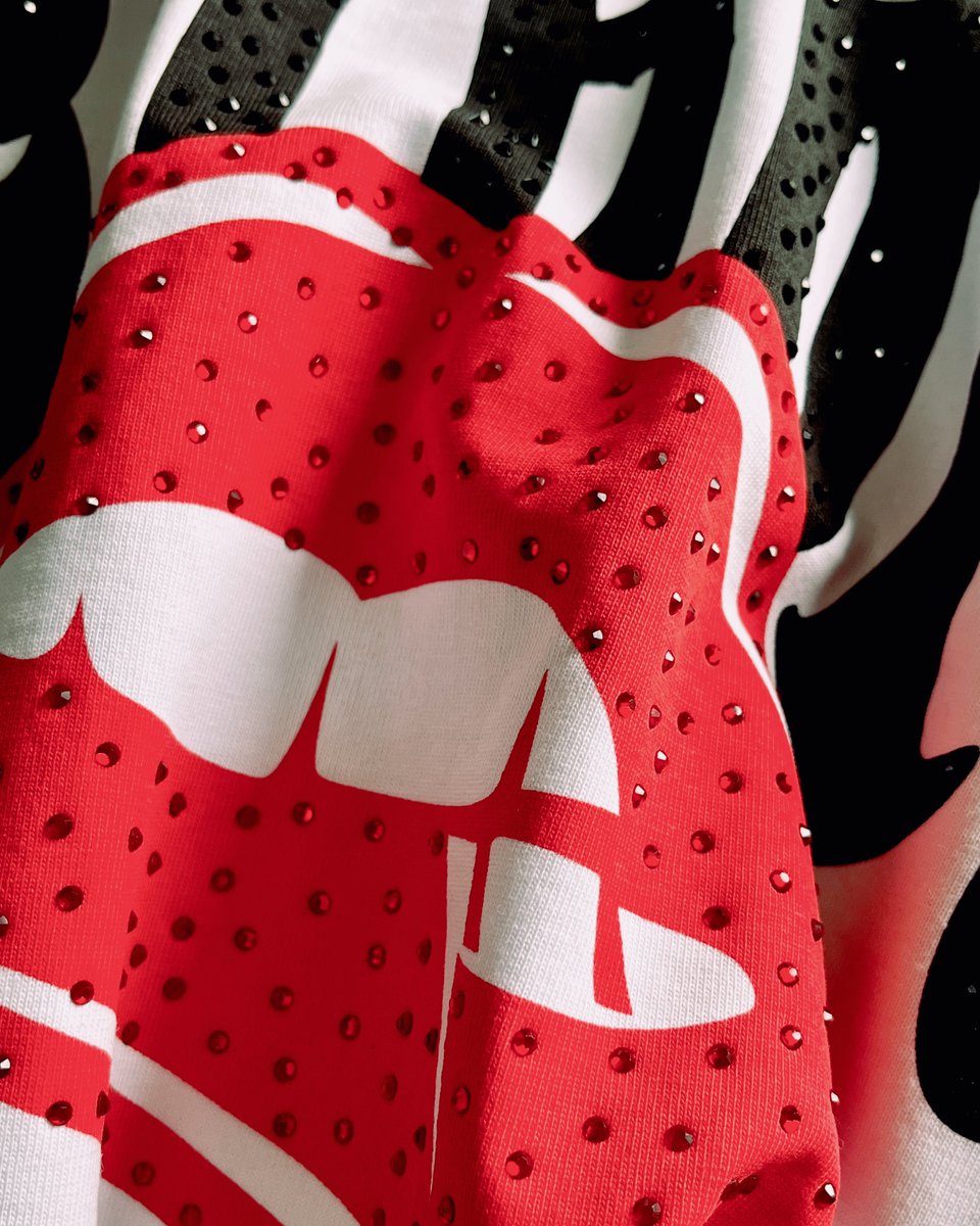 ✦ THE BLACK &amp; WHITE LIPS T-SHIRT FROM ESABORA (2024)