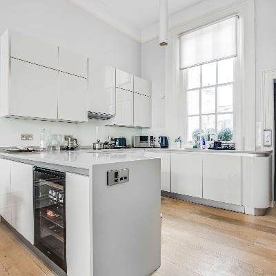A stunning apartment, featuring high ceilings, elegant wooden floors, French doors &amp; a charming terrace. 😍 

W2 📍 
2 Beds 🛏️ 
2 Baths 🛁 
For Rent 💥 

Click link for more info 👇 
bit.ly/3TgOtOq

#tolet #w2 #londonrental #londonrealestate #tenant #londonproperty