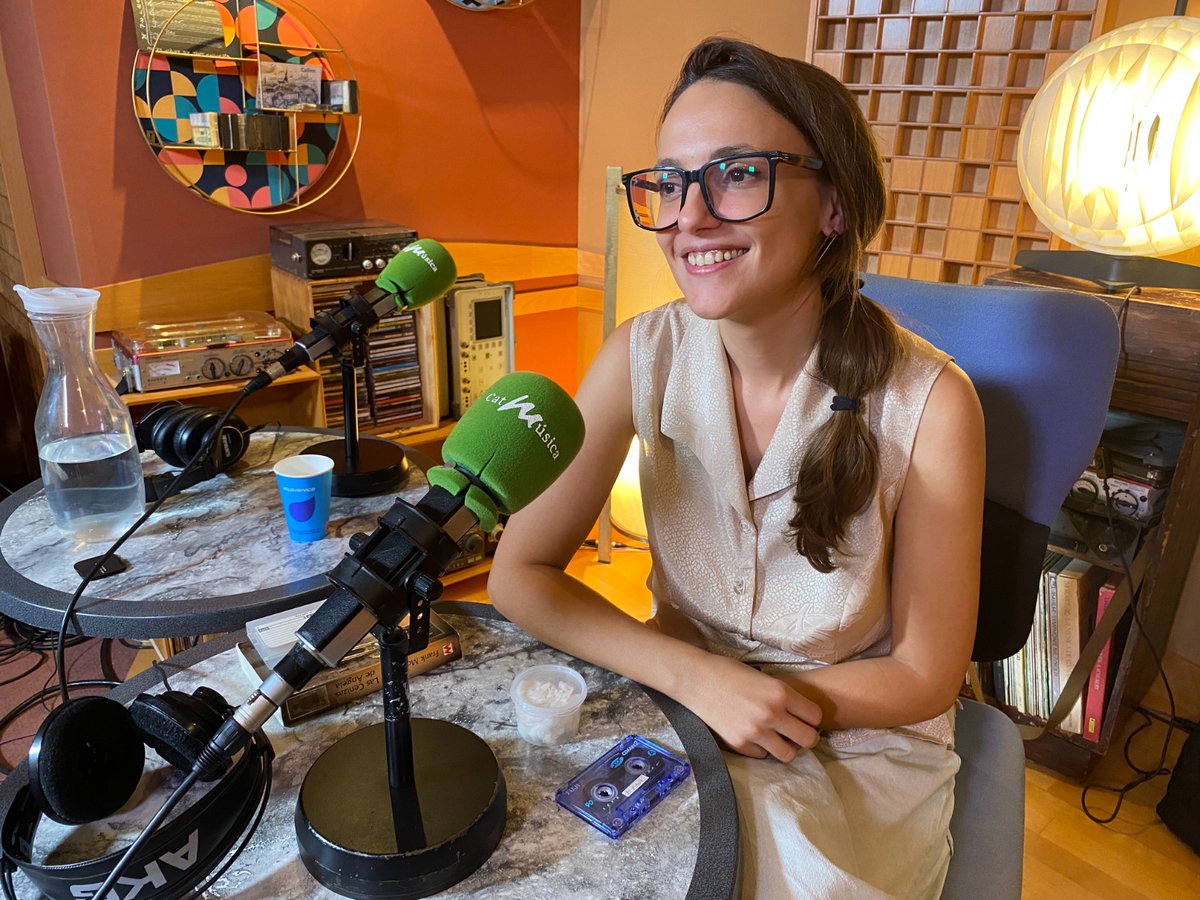 "Al principi tenia pànic escènic i em semblava incomptable amb una carrera musical". La creadora i compositora <a href="/aurorabauzzza/">Aurora Bauza</a> explica com l'aspecte emocional va condicionar les seves primeres passes en el món professional, a #TotsElsMatins3Cat
ccma.cat/3cat/aurora-ba…