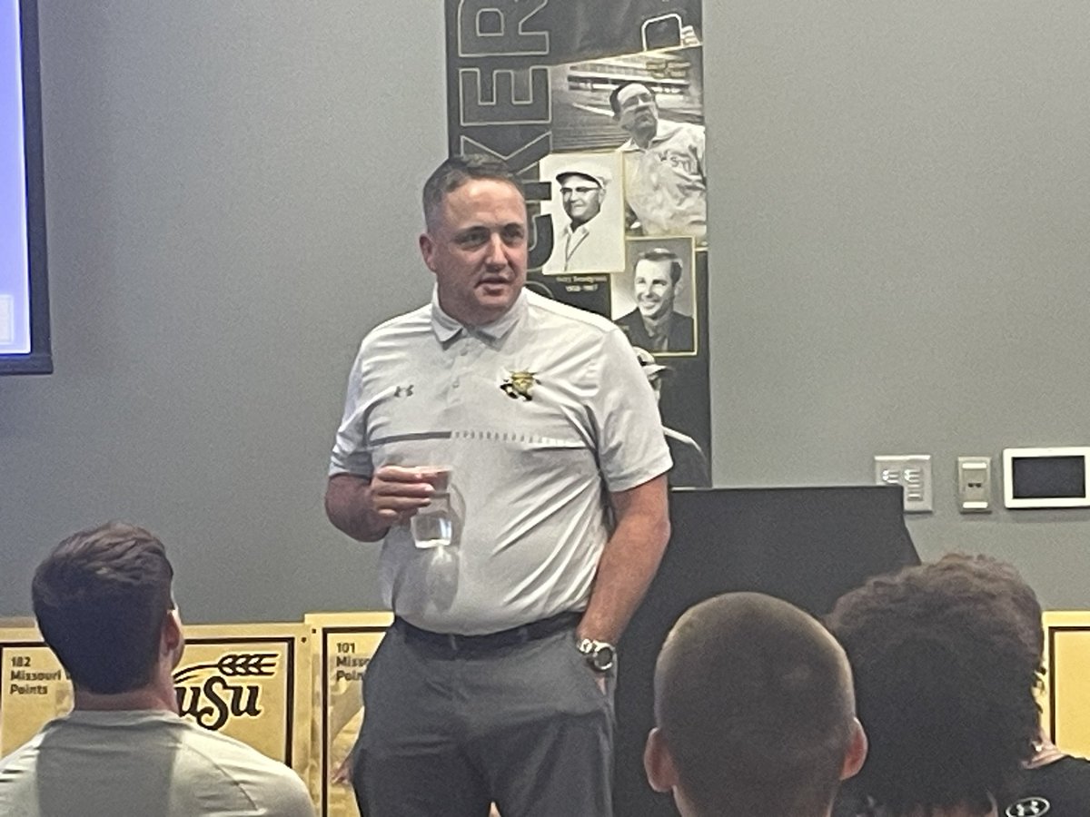 ShockerTrackBkr's tweet photo. WSU AD, Kevin Saal, addresses Men’s Track &amp; Field XC Team Meeting https://t.co/9gS4eUQcSV