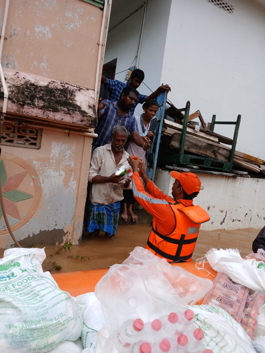 NDRFHQ's tweet image. 🔶Relief supplies &amp;amp; medical assistance are being provided to those in need.

#Committed2Serve #NDRF4U
#VijayawadaFloods

@HMOIndia
@PIB_India
@pibvijayawada
@ANI