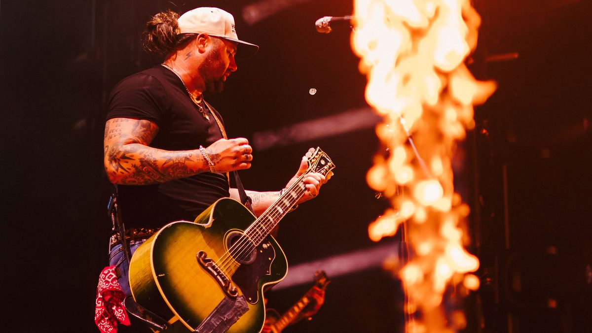 GuitarWorld's tweet image. “People are responding because of the realness and vulnerability, instead of that persona of a drunk rockstar”: Koe Wetzel abandoned his party animal image to show who he really is on 9 Lives, and found a new reason to play his beat-up Gibson J-200 trib.al/svifYLP
