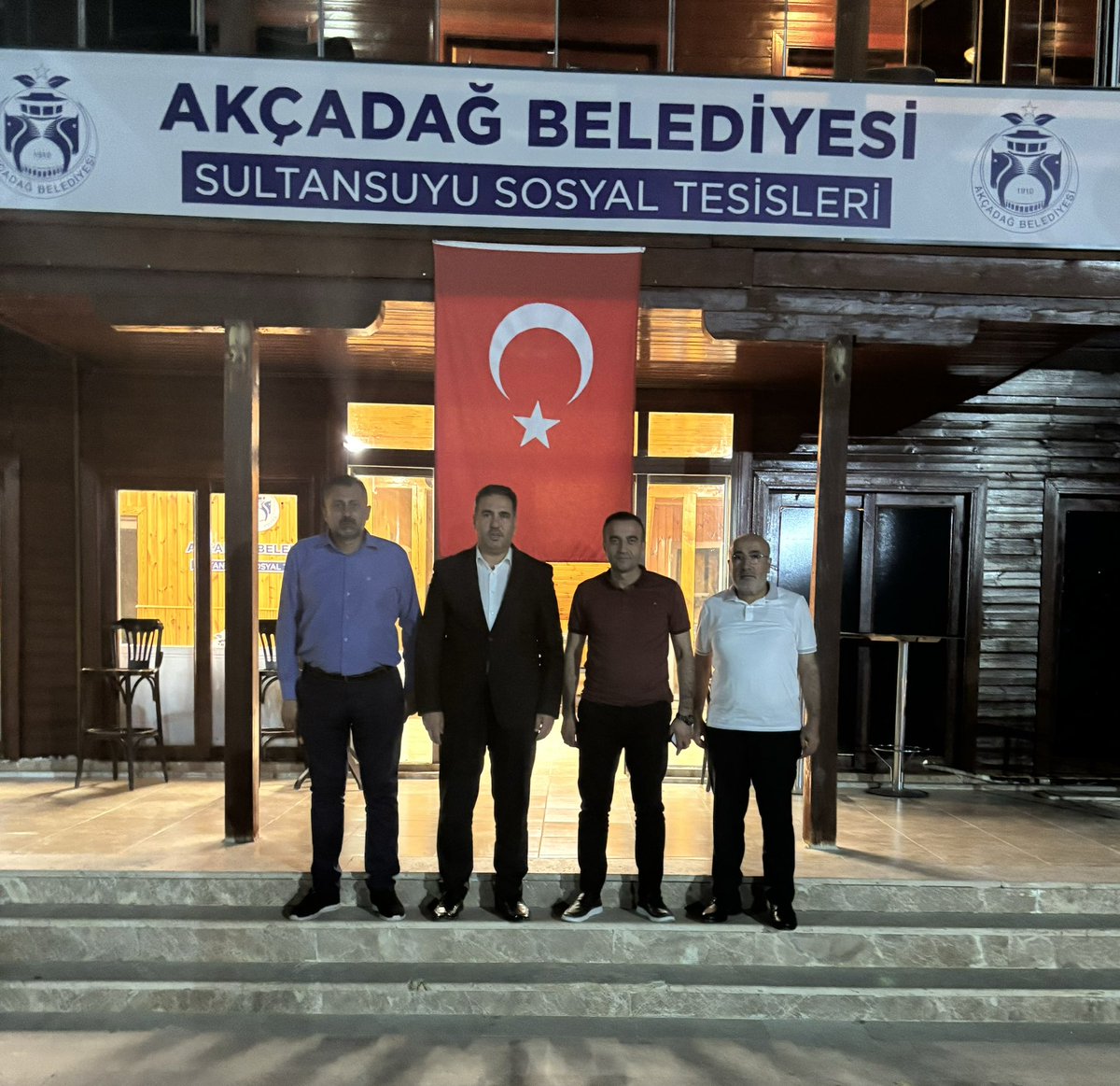 Malatya Dernekler Federasyonu ( Madef) olarak Akçadağ Belediye Başkanı Sn.Hasan Ulutaş beyi ziyaret ettik.

Göstermiş olduğu ilgi ve alakadan dolayı teşekkür ederiz.