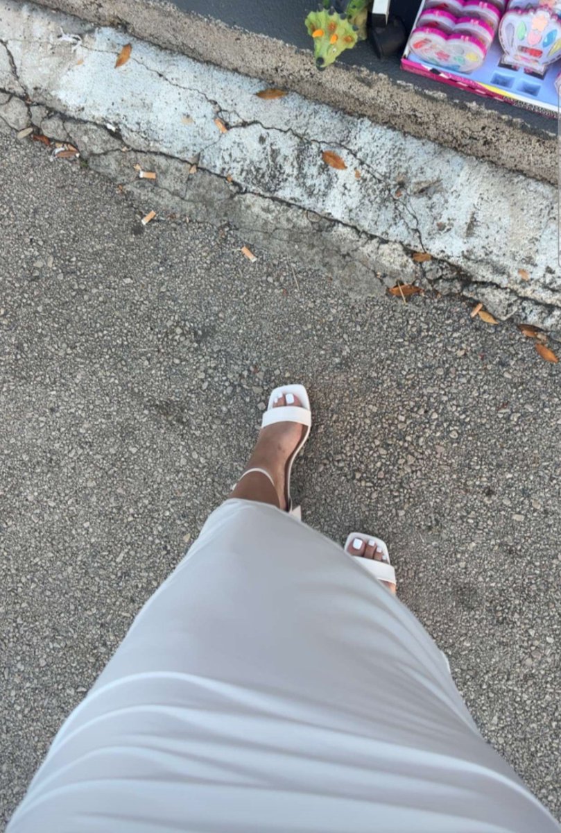 goddess_ani's tweet photo. Weiße Heels &amp; weiße Nails - heißer gehts wohl kaum - oder? 🤭 Antreten für Melkungen💋

Findom herrin geldherrin paypig Zahlschwein https://t.co/ziIS9jtpSQ