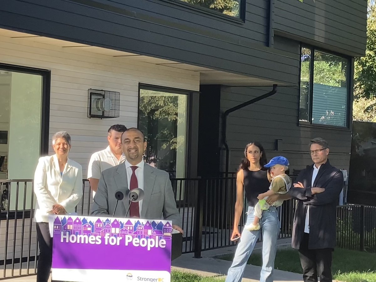 We all want to live in beautiful, vibrant, healthy communities.

Today, I released a catalog of set house designs - available for free - that allow people to build attainable housing in a more efficient and cost effective way than ever before.

👉🏾 news.gov.bc.ca/31613

🧵[1/3]