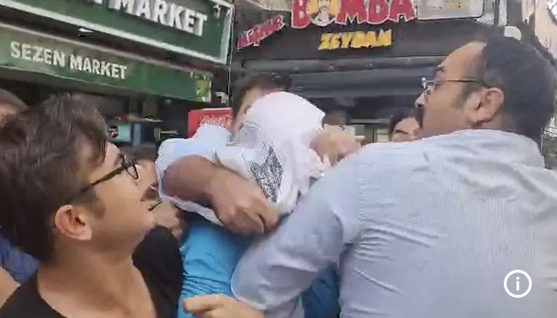 Demirtaş, Kavala vb. için sıraya giren muhalefetin ABD askerine çuval geçirdiği için tutuklanan ülkenin yüz akı gençlerle ilgili ses çıkarmaması şüphesiz normal.

Bir şey beklediğimizden değil de altını çizelim dedik. Amerikanın siyasi piyonları elbette Amerikan ordusunu tutacak.