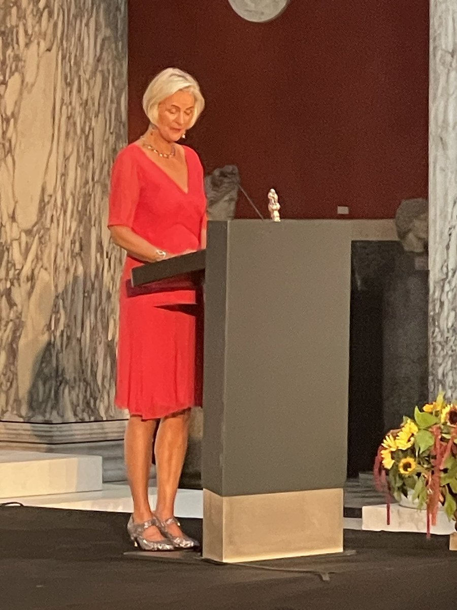 .<a href="/MajkenSchultz/">Majken Schultz</a>: Summen af J.C. Jacobsens gerninger og tanker kan betragtes som en slags kontrakt med samfundet. Et abonnement på tanken om almenviljen fremfor egenviljen #dkforsk #CFforskpris 1/2