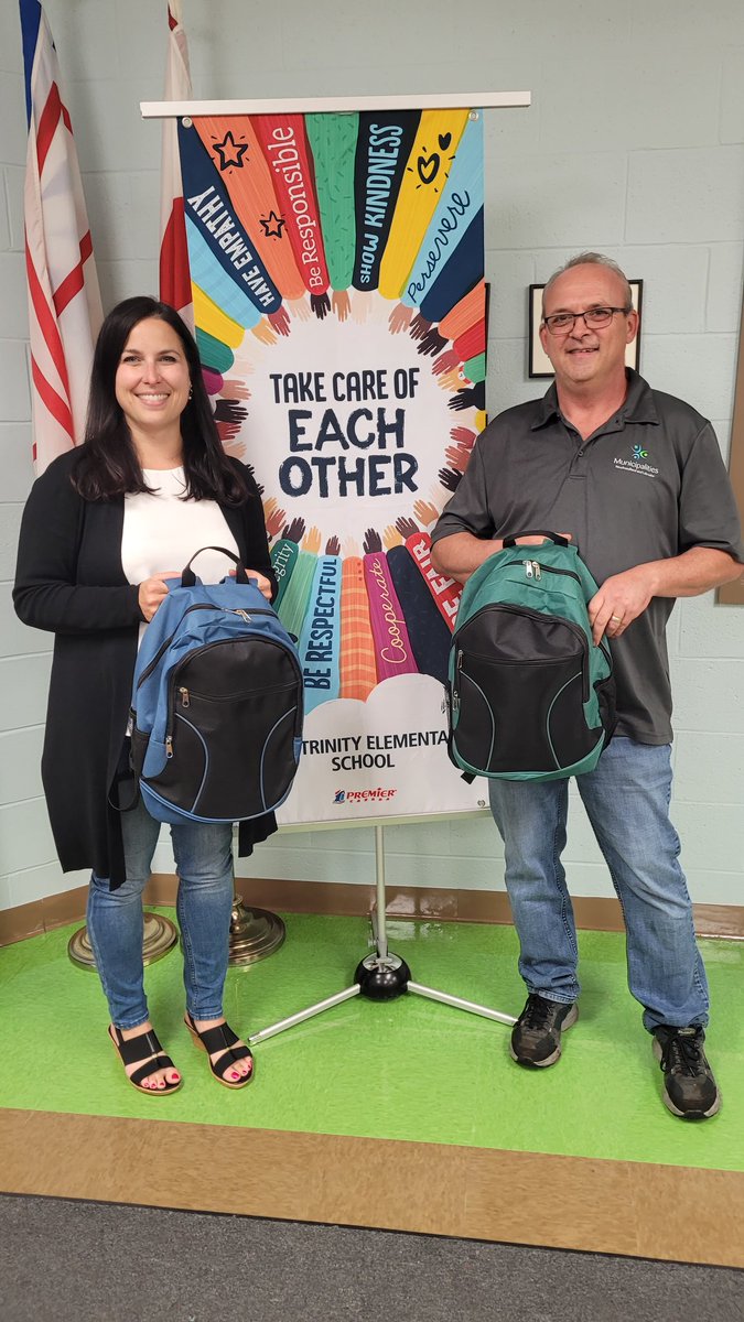 It was my pleasure to present Principal Jennifer Snow at <a href="/HTE_K4/">HTEK4</a> with 14 #Kitsforkids on behalf of <a href="/TELUS/">TELUS</a> and <a href="/Municipalnl/">MNL</a> Thanks to Telus for allowing us to participate in this great initiative and #Givewherewelive @torbaynl  <a href="/MmeSnow/">Jennifer Snow</a>