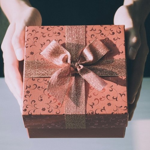 True or false? ➡️ TRUST is key to your relationship with clients.
What if I told you there's an easy shortcut to building that trust?
It sounds too good to be true, but it isn't. 
Let's dig into marketing + reciprocity 🎁

content151.com/insights/can-y…