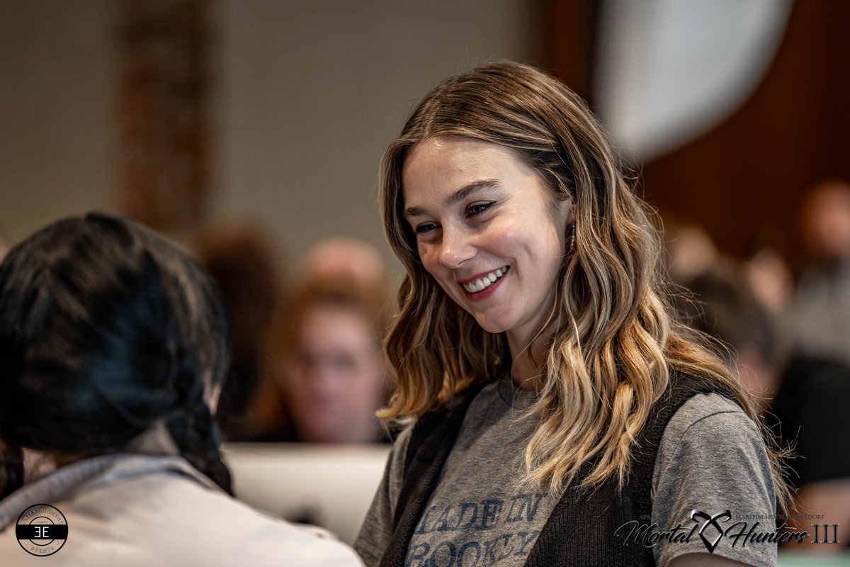 Ent_Event's tweet photo. Sunday Photo Ops with Tessa Mossey at Mortal Hunters III, April 2024.
#shadowhunters #shadowhunterscon #shadowfam #mortalhunters #mortalhunterscon #mortalhuntersconvention #angels @TessaMossey https://t.co/ob7AhnFDIl