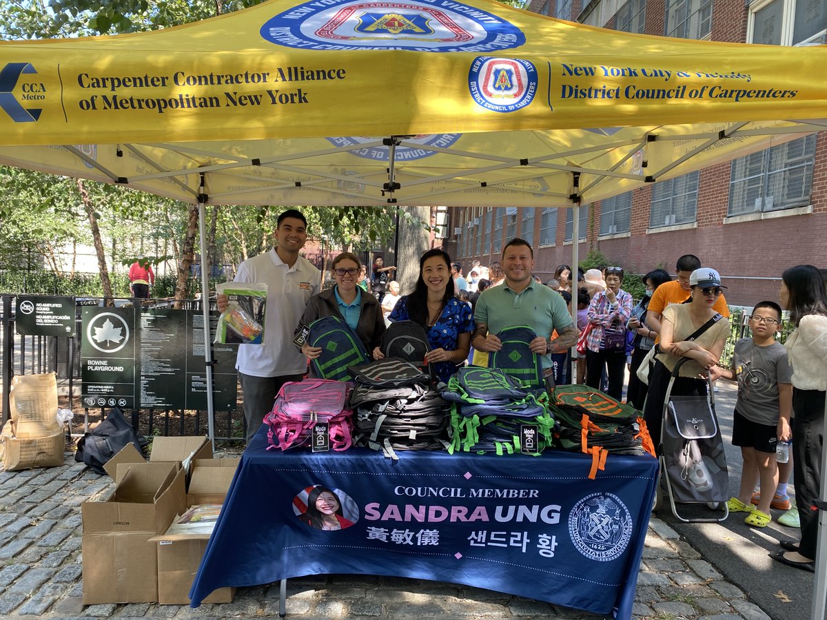CMSandraUng's tweet photo. My office partnered with @CarpentersNYC on another successful backpack giveaway this afternoon, this time in Bowne Playground. We distributed over 100 backpacks filled with school supplies to help the students get the new school year off to a good start tomorrow! https://t.co/k4y1hVHStk