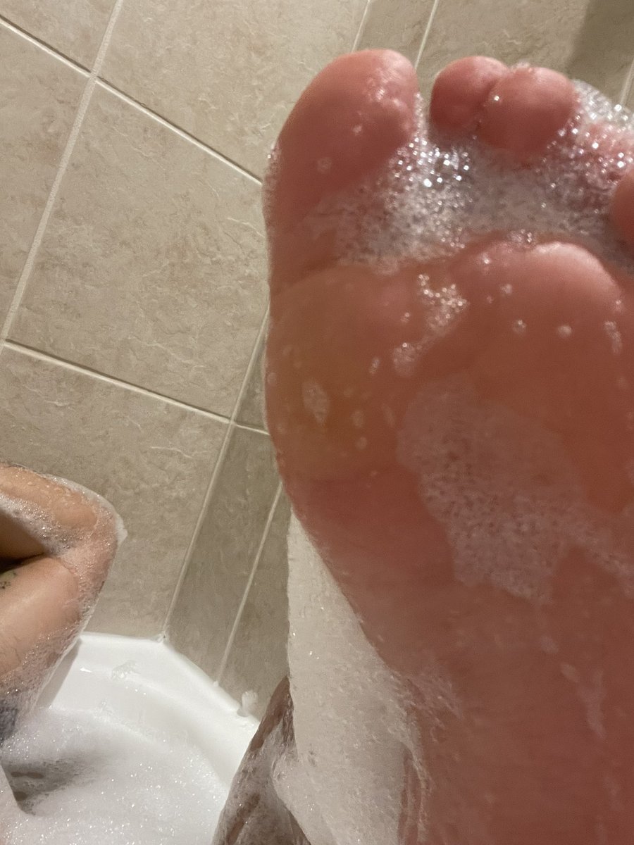 CaciqueDom's tweet photo. Relaxing while you losers make money to send 🙂‍↔️stop lurking get sending https://t.co/6ougW7JyOx