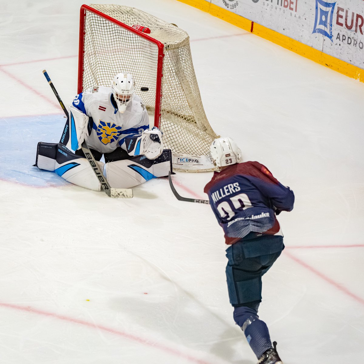 hkzemgale's tweet photo. Šovakar @hkzemgale aizvadīja pārbaudes spēli pret @hsrigahockey, lai jau sestdien 7. septembrī uzsāktu "Optibet" hokeja līgas turnīru ar spēli pret Baltijas čempioniem “Mogo/RSU”.
#optibethokejaliga #hkzemgale #hsriga #hokejs https://t.co/aGfNbPupz6