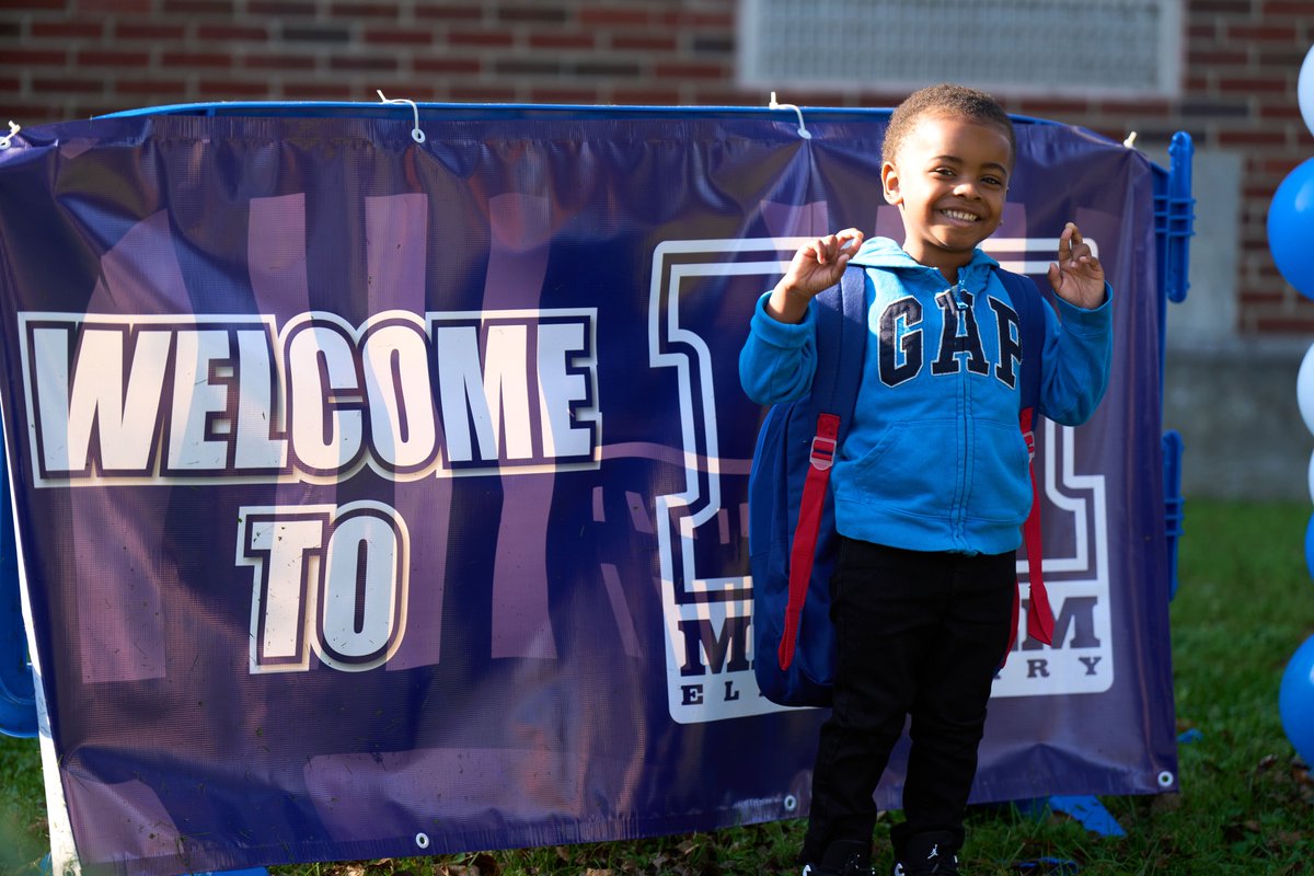 SyracuseSchools's tweet photo. Welcome to the 2024-2025 school year! We’re buzzing with excitement and ready for an amazing year ahead. Catch the first-day smiles! #SCSDFirstDay https://t.co/940puANgFC