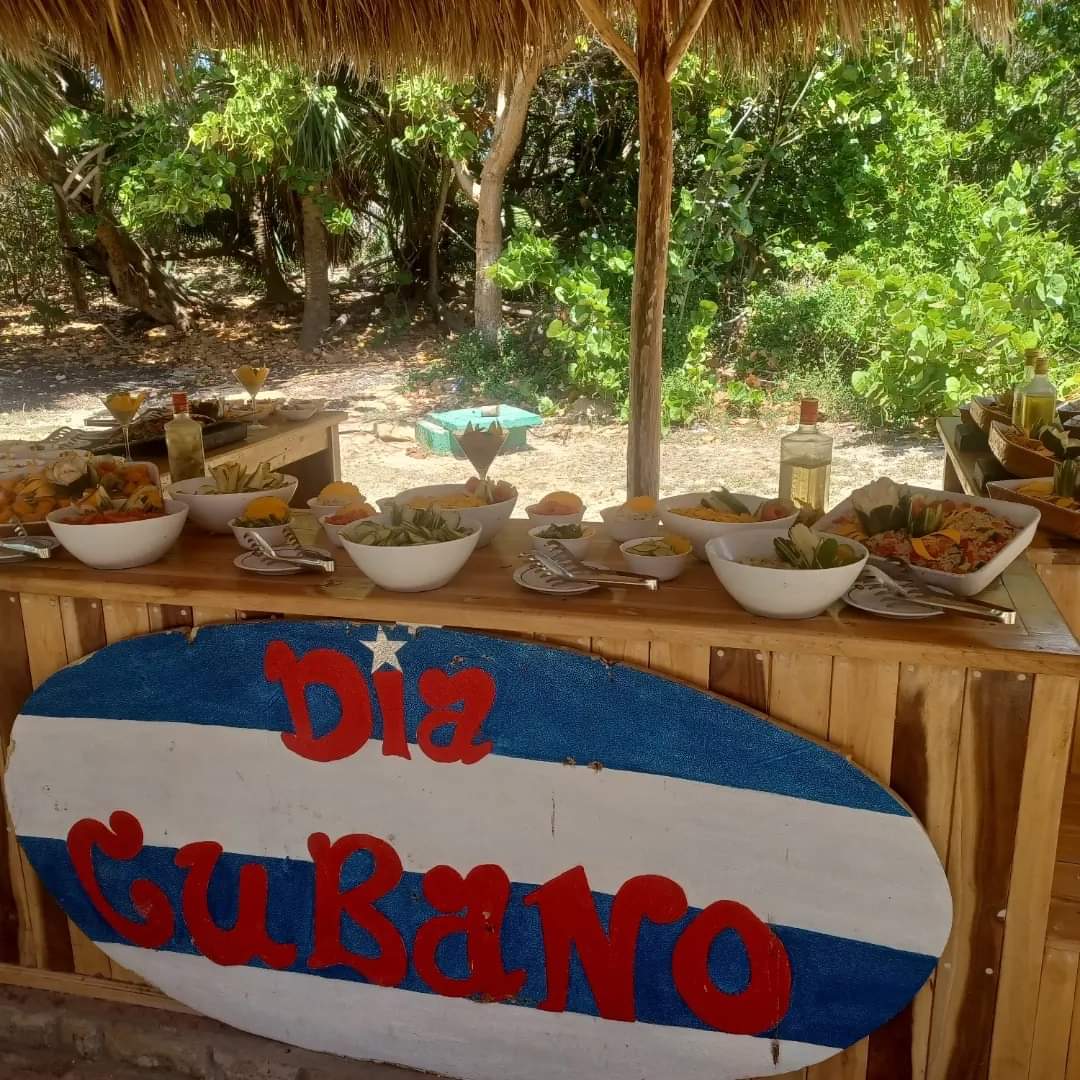 Jlauzurique41's tweet photo. Disfruta la cubanía desde el #HotelTuxpan ... 🇨🇺
Cada miércoles, la fiesta de la cultura cubana ...
#hotelescubanacan
#CubanDay
#varaderotravel https://t.co/LmMW07vYBH