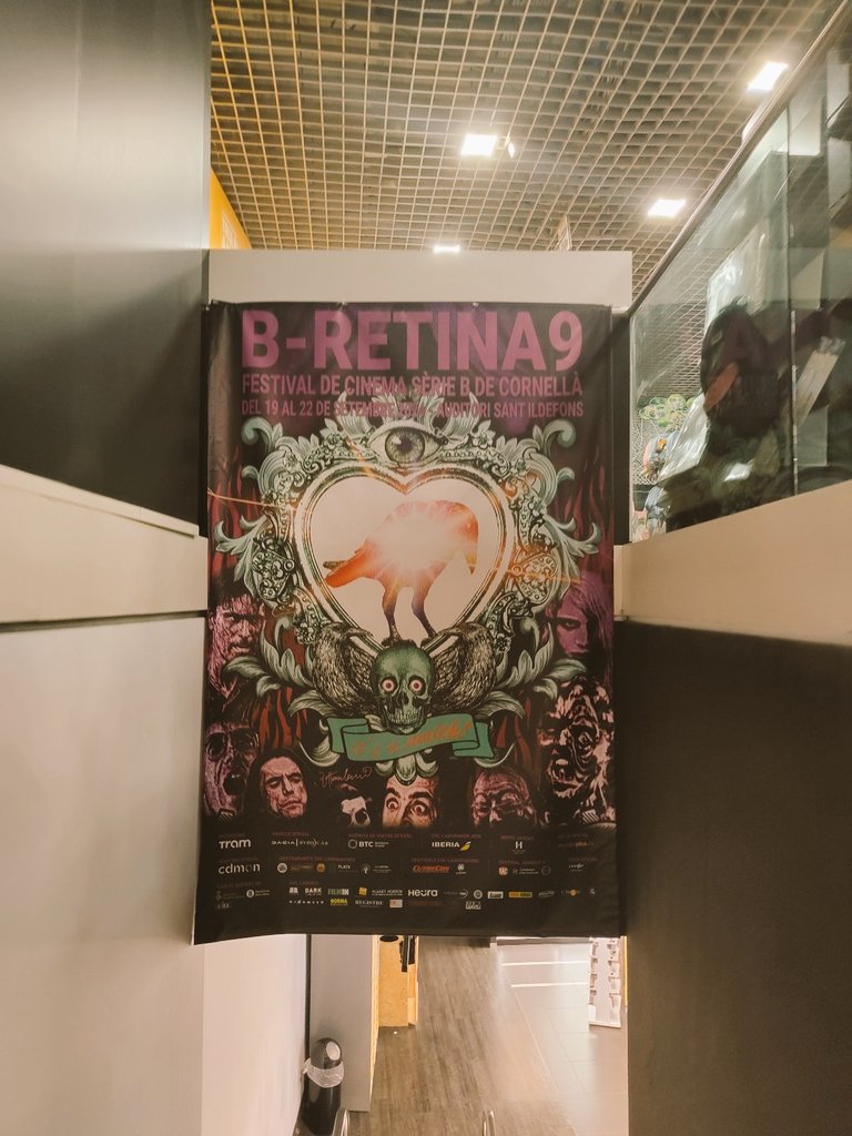 BRetinaFestival's tweet photo. Un año más nos vas a encontrar en @Fnac_ESP #SPLAU con un escaparate especial y #ELTRIANGLE.
Si alguien os pregunta, decidle que nos conocéis.
@culturafnaces @Fnac_MusicaCine https://t.co/ovKIFCTurt
