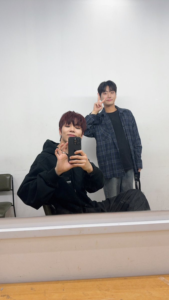 Pattern_koon's tweet photo. HBD Bro🫶🫶🫶
오늘 행복한 생일 보내자!!👏👏 https://t.co/Zfzk4Kht8y