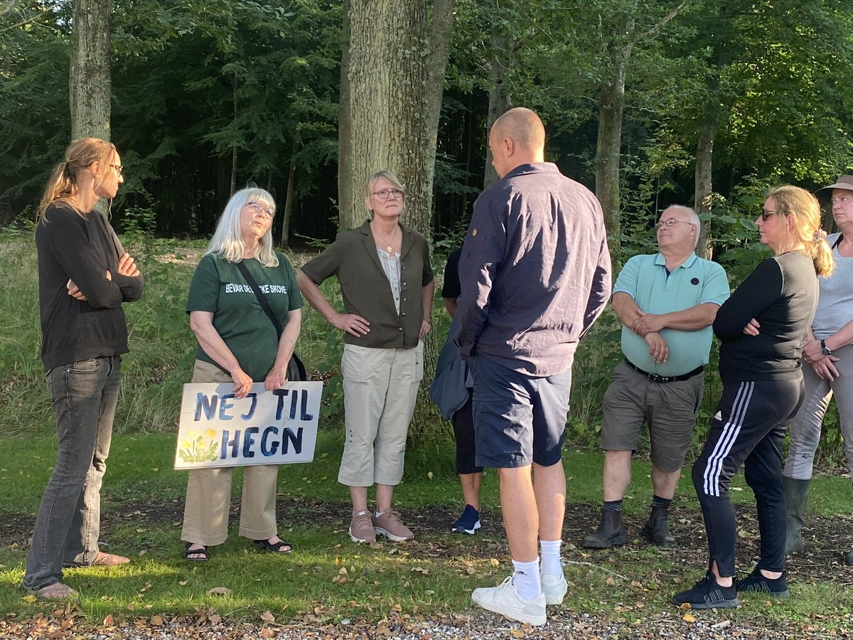 I dag starter arbejdet med Naturnationalpark Gribskov. Vi får vildere natur, mere biodiversitet og store græssende dyr (blandt andet elge). Og vi lukker de menneskeskabte grøfter, så propelmosen får vand igen til glæde for feks stor kærguldsmed, planten tue-kæruld og  vadefuglen