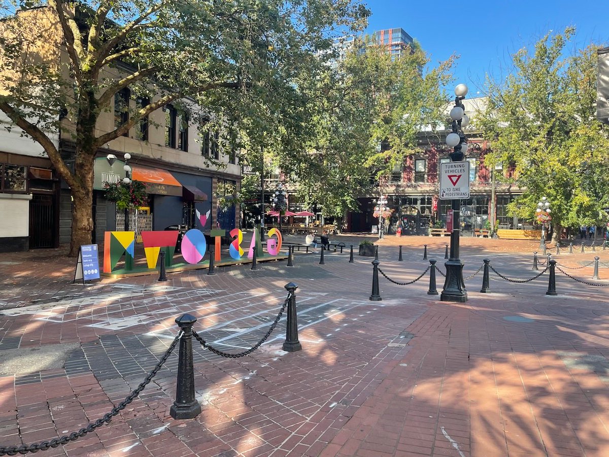 Who are the geniuses who put the Gastown sign backwards when they moved it? #gastown <a href="/CityofVancouver/">City of Vancouver</a>