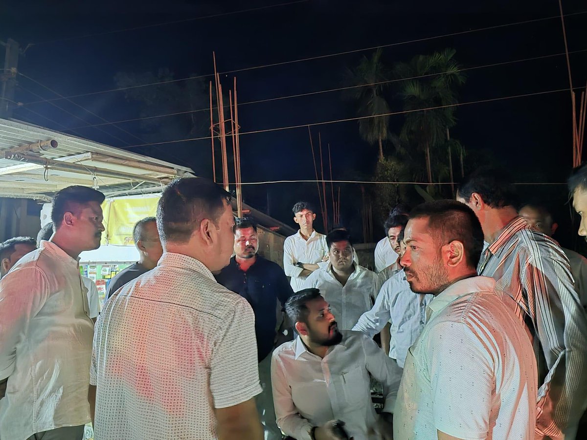 আজি নামৰূপ আঞ্চলিক ছাত্ৰ সন্থাৰ কাৰ্যালয় নিৰ্মাণৰ সন্দৰ্ভত আঞ্চলিক ছাত্ৰ সন্থাৰ বিষয়ববীয়া সকলৰ সৈতে আলোচনাত মিলিত হওঁ ৷ খুব কম দিনৰ ভিতৰত কাৰ্যালয়টোৰ নিৰ্মাণৰ কাম আৰম্ভ কৰি কাৰ্যালয়টি আটকধুনীয়াকৈ নিৰ্মাণ কৰি উলিওৱা হ’ব ৷