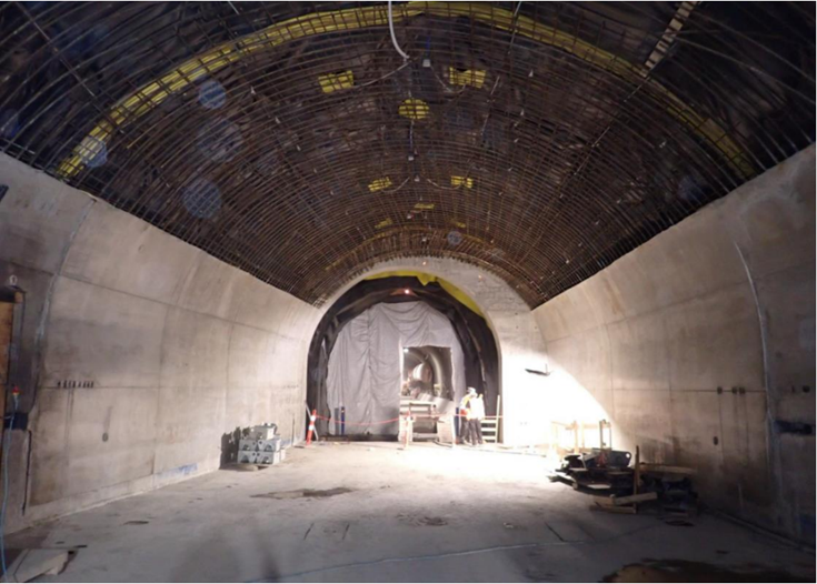 L’investissement de la BIC de 300 M$ dans la station <a href="/REMgrandmtl/">REM - Réseau express métropolitain</a> à l’aéroport international Montréal-Trudeau permettra un accès plus rapide à l’aéroport. La construction du périmètre et des murs intérieurs avance bien, grâce au travail quotidien de plus de 130 personnes.