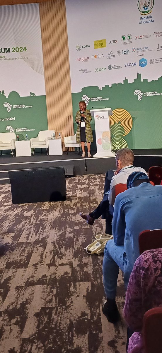 <a href="/AWARDFellowship/">AWARD Fellowships</a> Director presenting the preliminary report of the forthcoming report on 'Status of Women in Agrifood Systems in sub-Saharan Africa"